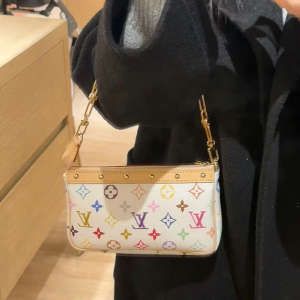 루이비통 x 무라카미 타카시 포쉐트 악세수아 멀티컬러 블랑 M13404-2534