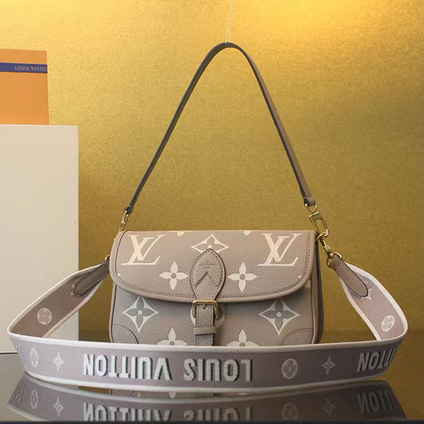 루이비통 다이앤 바이컬러 앙프렝뜨 크렘 M46583-2575