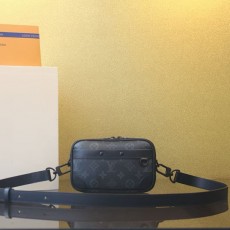 루이비통 알파 웨어러블 월릿 M82542-2587