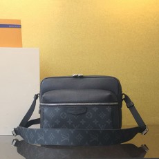 루이비통 아웃도어 메신저 백 M30233-2591