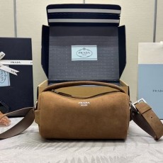 프라다 스웨이드 가죽 숄더백 2VH188-2828