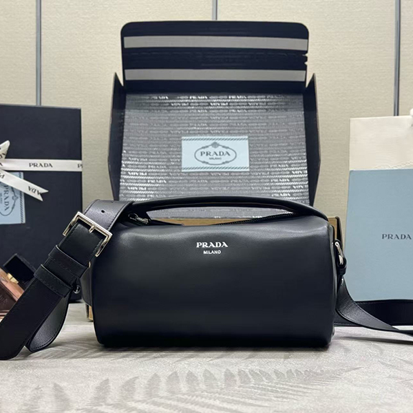 프라다 스웨이드 가죽 숄더백 2VH188-2829