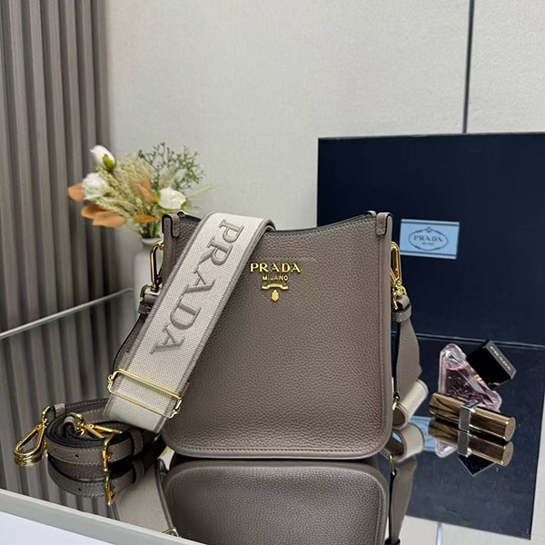 프라다 가죽 미니 숄더백 1BH191-2843