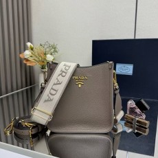 프라다 가죽 미니 숄더백 1BH191-2843