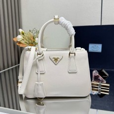 프라다 갤러리아 스몰 사피아노 레더 토트백1BA896-2847