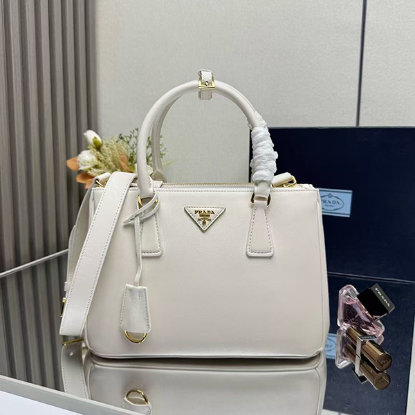 프라다 갤러리아 미디움 사피아노 레더 토트백1BA863-2849