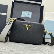 프라다 삼각로고 스트랩 레더 숄더백 1BH082-2867