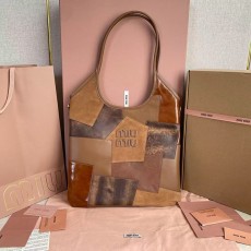 미우미우 스티치 로고 탑핸들 토트백 5BG231-2982