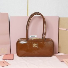 미우미우 25SS 여성 보 나플락 페이턴트 숄더백5BB173-2995