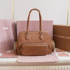 미우미우 나파 레더 탑 핸들백 5BB159-3006