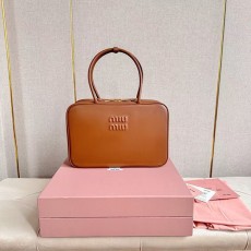 미우미우 가죽 탑 핸들백 코냑 5BB117-3010