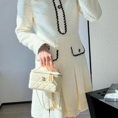 샤넬 여성크로스백 베니티 직사각 탑핸들-3053