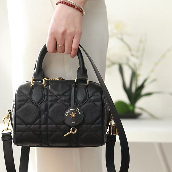 디올 그루브백 전사이즈 미니백-3250