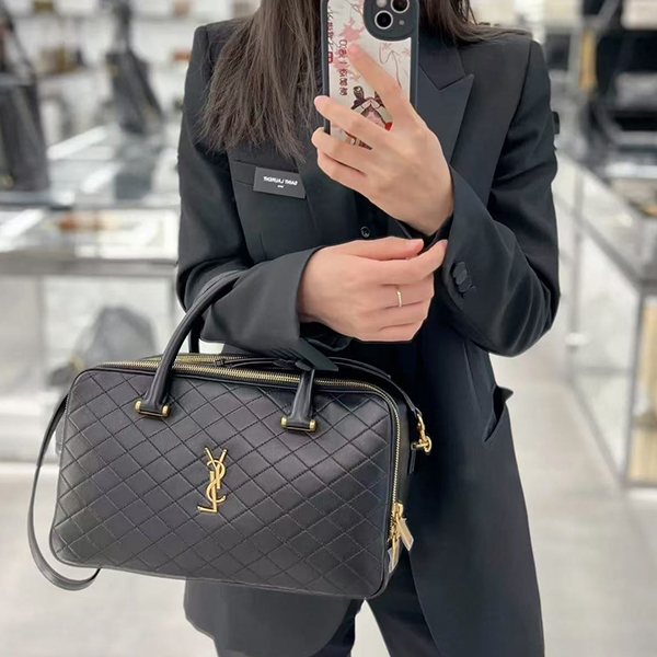 입생로랑 라이아 퀼팅 램스킨 더플백766785-3376