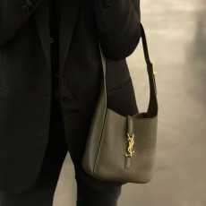 생로랑 Le 5 A 7 서플 베이비 호보백809461-3429