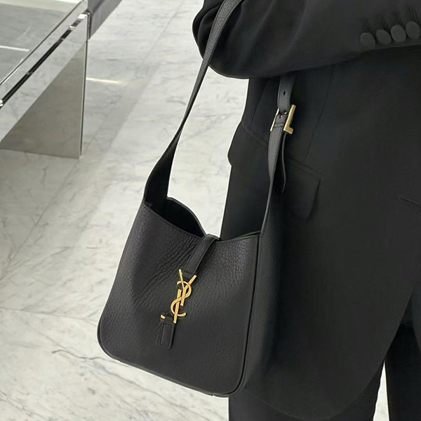 생로랑 Le 5 A 7 서플 베이비 호보백809461-3430