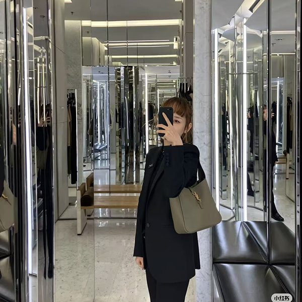 생로랑 Le 5 A 7 서플 스몰 호보백713938-3431