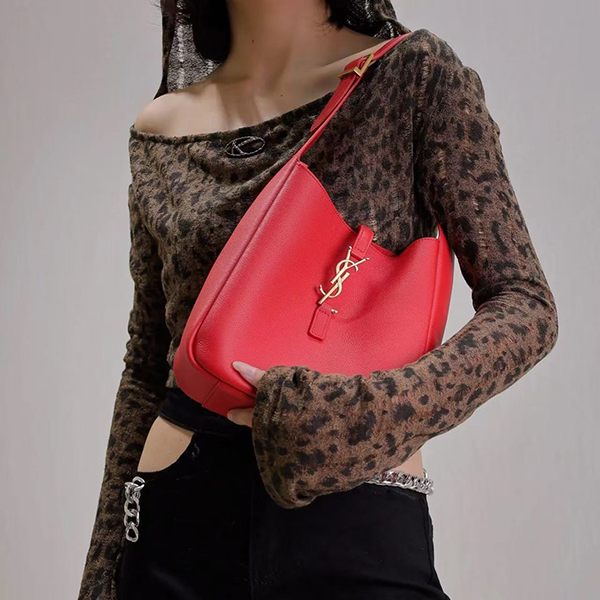 생로랑 Le 5 A 7 서플 스몰 호보백713938-3433