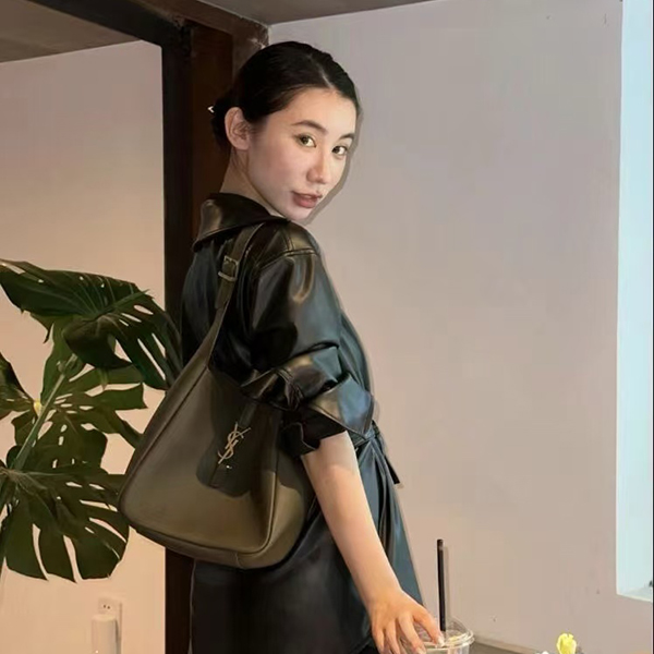 생로랑 Le 5 A 7 서플 스몰 호보백713938-3435