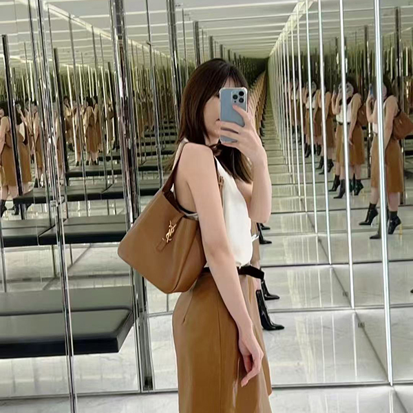 생로랑 Le 5 A 7 서플 스몰 호보백713938-3436