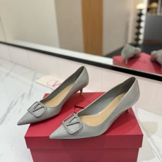 발렌티노 V로고 슬링백 힐 펌프스-3767