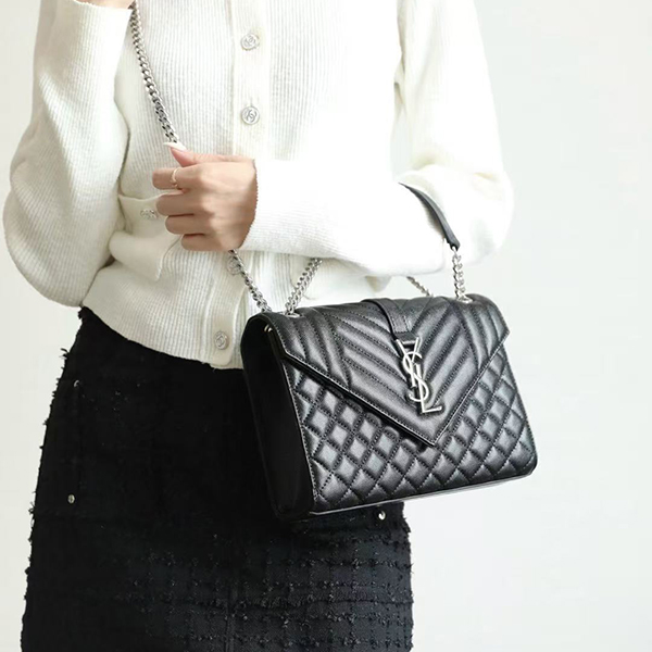 생로랑 엔벨롭 미듐 레더 숄더백600185-5220