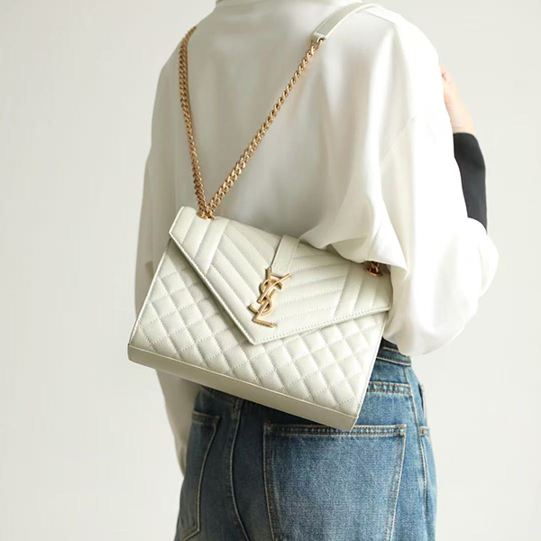 생로랑 엔벨롭 미듐 레더 숄더백600185-5221